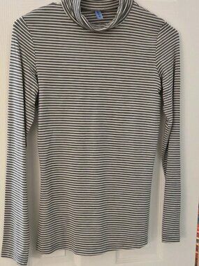 Devops Women's Gray/White Striped Knit Turtleneck Pullover Top Long Slv S